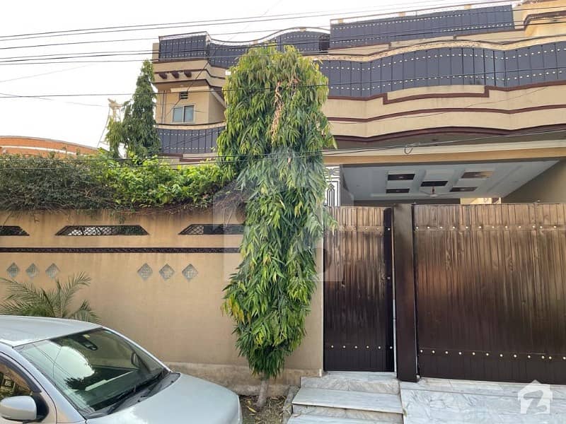 حیات آباد فیز 1 - ای2 حیات آباد فیز 1 حیات آباد پشاور میں 7 کمروں کا 10 مرلہ مکان 4.2 کروڑ میں برائے فروخت۔