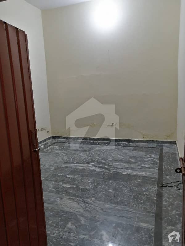 یزدانی روڈ لاہور میں 3 کمروں کا 5 مرلہ مکان 25 ہزار میں کرایہ پر دستیاب ہے۔
