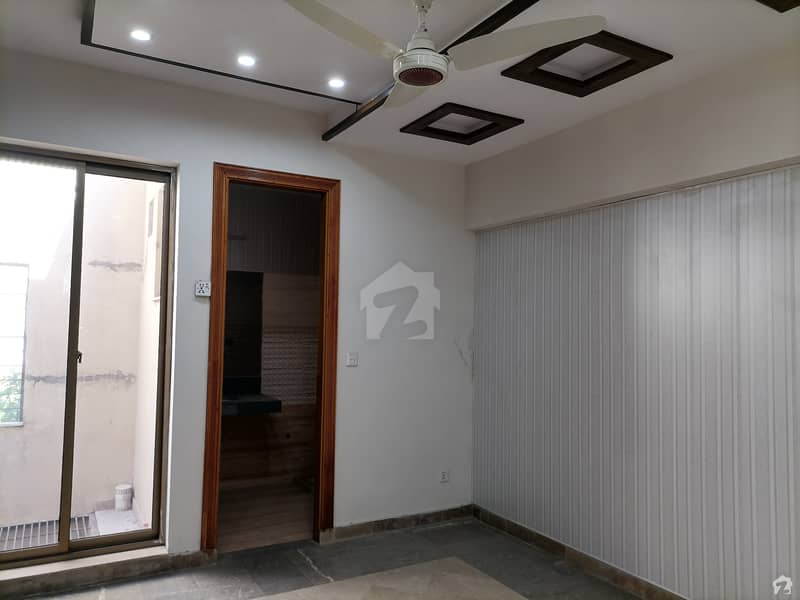 گُلدشت ٹاؤن لاہور میں 4 کمروں کا 5 مرلہ مکان 1.3 کروڑ میں برائے فروخت۔
