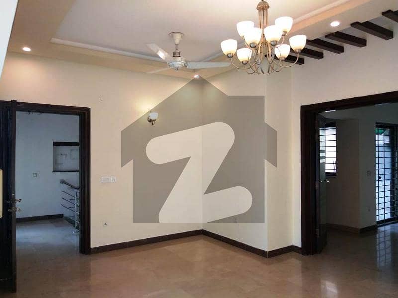 1 Kanal Luxury Upper Portion With Drawin Dining For Rent Model Town Lahore