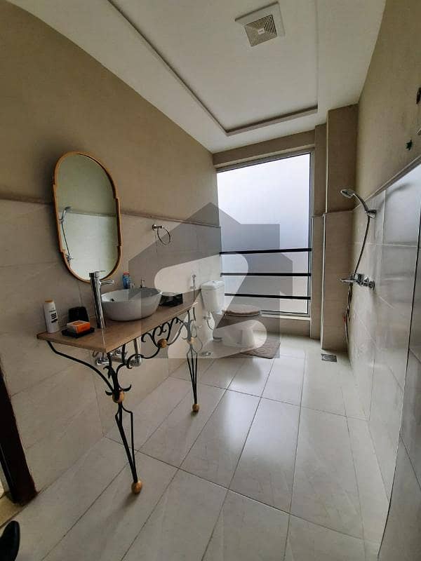 بحریہ ٹاؤن سیکٹر ای بحریہ ٹاؤن لاہور میں 1 کمرے کا 3 مرلہ فلیٹ 65 لاکھ میں برائے فروخت۔
