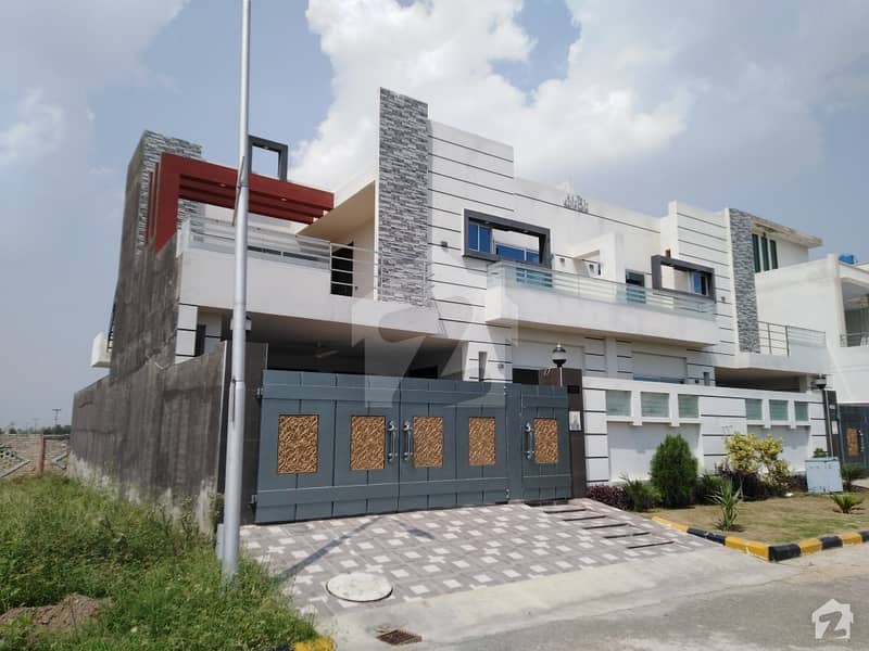 Centrally Located House In Faisalabad Road Is Available For Sale