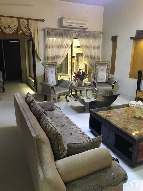 خیابان کالونی 2 فیصل آباد میں 5 کمروں کا 11 مرلہ مکان 2.7 کروڑ میں برائے فروخت۔
