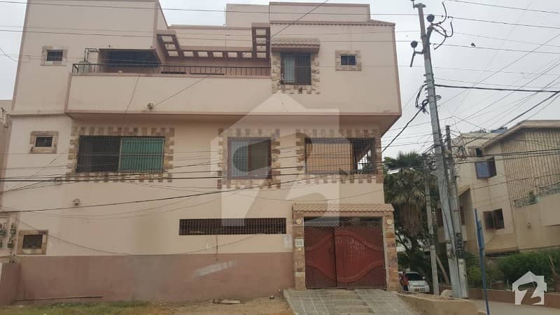 گلستان ظفر جمشید ٹاؤن کراچی میں 3 کمروں کا 12 مرلہ مکان 8.5 کروڑ میں برائے فروخت۔