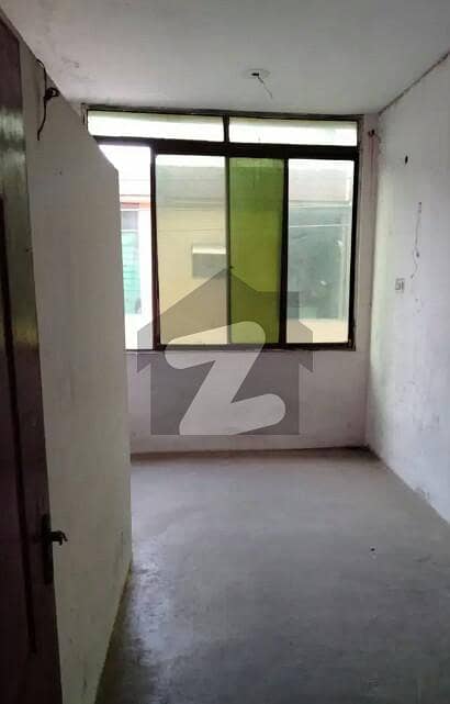 450 Square Feet Upper Portion Situated In Chungi Amar Sadhu For Rent