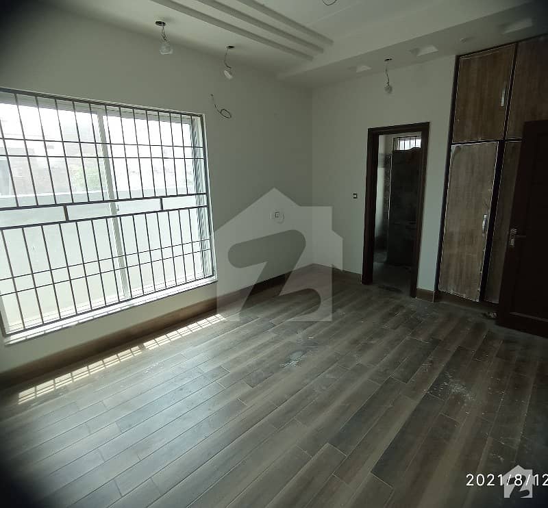گلشنِ مدینہ فیصل آباد میں 4 کمروں کا 7 مرلہ مکان 1.85 کروڑ میں برائے فروخت۔