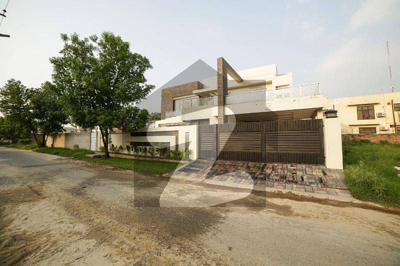 1 Kanal Ultra Modern House With Basement Hot Location Solid Construction