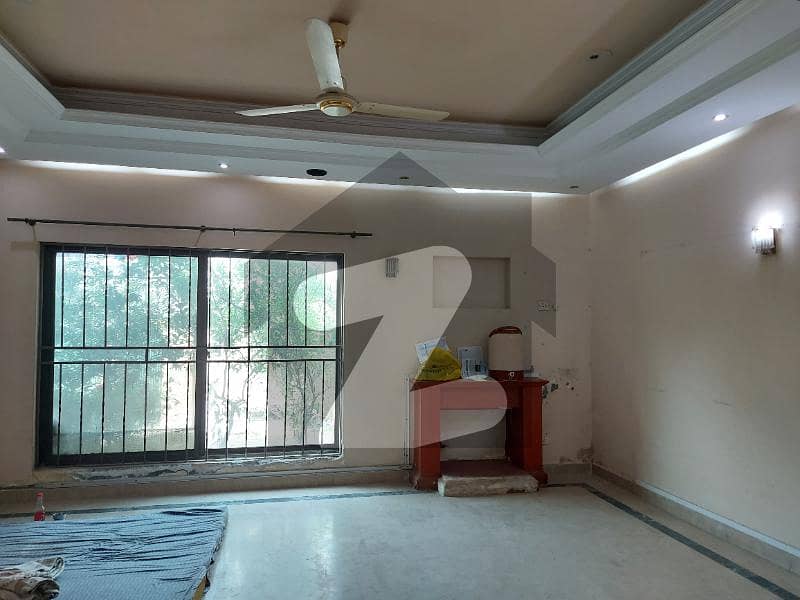 جوہر ٹاؤن فیز 1 جوہر ٹاؤن لاہور میں 4 کمروں کا 12 مرلہ مکان 2.6 کروڑ میں برائے فروخت۔
