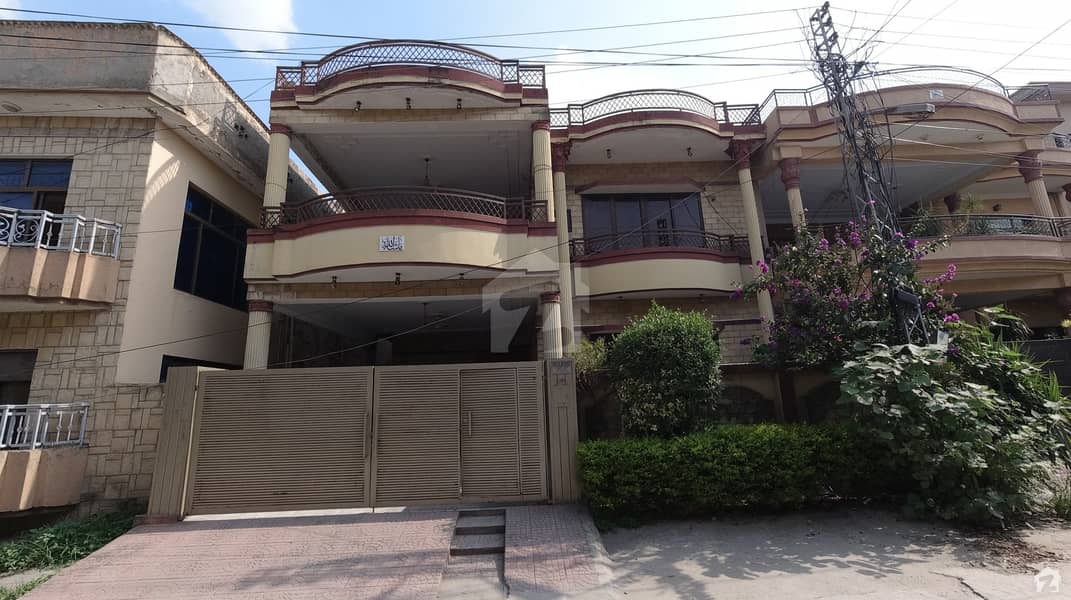 ایوب کالونی راولپنڈی میں 5 کمروں کا 11 مرلہ مکان 2.2 کروڑ میں برائے فروخت۔
