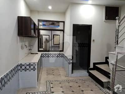 لاہوری گیٹ پشاور میں 3 کمروں کا 10 مرلہ مکان 26 ہزار میں کرایہ پر دستیاب ہے۔