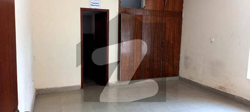 پیکو روڈ لاہور میں 4 کمروں کا 1 کنال مکان 1.1 لاکھ میں کرایہ پر دستیاب ہے۔
