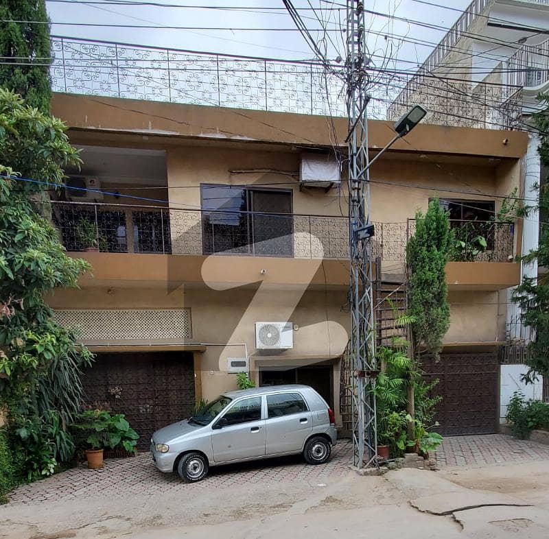 8 Marla House In Satellite Town Block B Ideal Location Available For