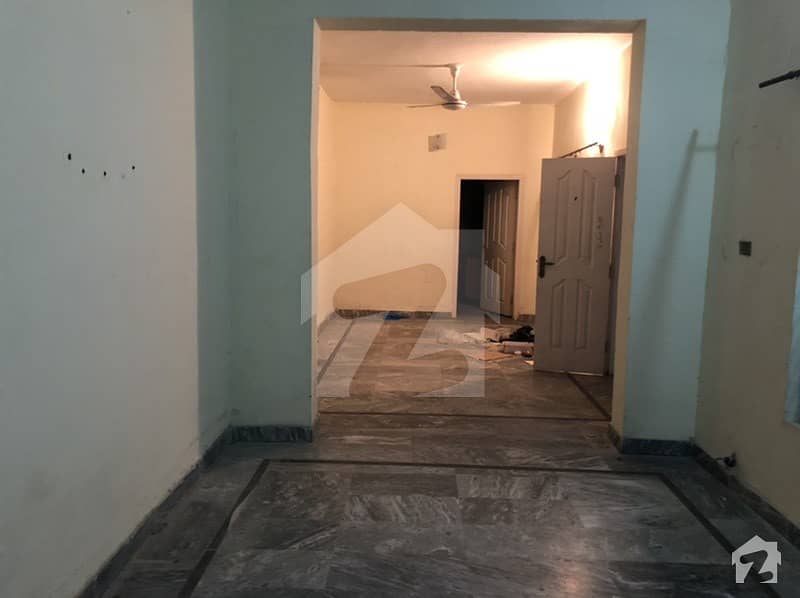 1125 Square Feet Flat Ideally Situated In Peshawar Road