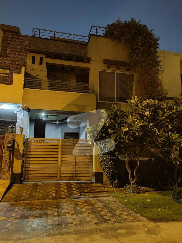 ڈی ایچ اے فیز 4 ڈیفنس (ڈی ایچ اے) لاہور میں 4 کمروں کا 7 مرلہ مکان 70 ہزار میں کرایہ پر دستیاب ہے۔