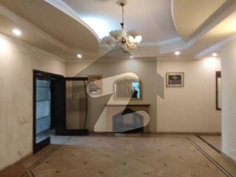 ڈی ایچ اے فیز 3 ڈیفنس (ڈی ایچ اے) لاہور میں 5 کمروں کا 1 کنال مکان 4.6 کروڑ میں برائے فروخت۔