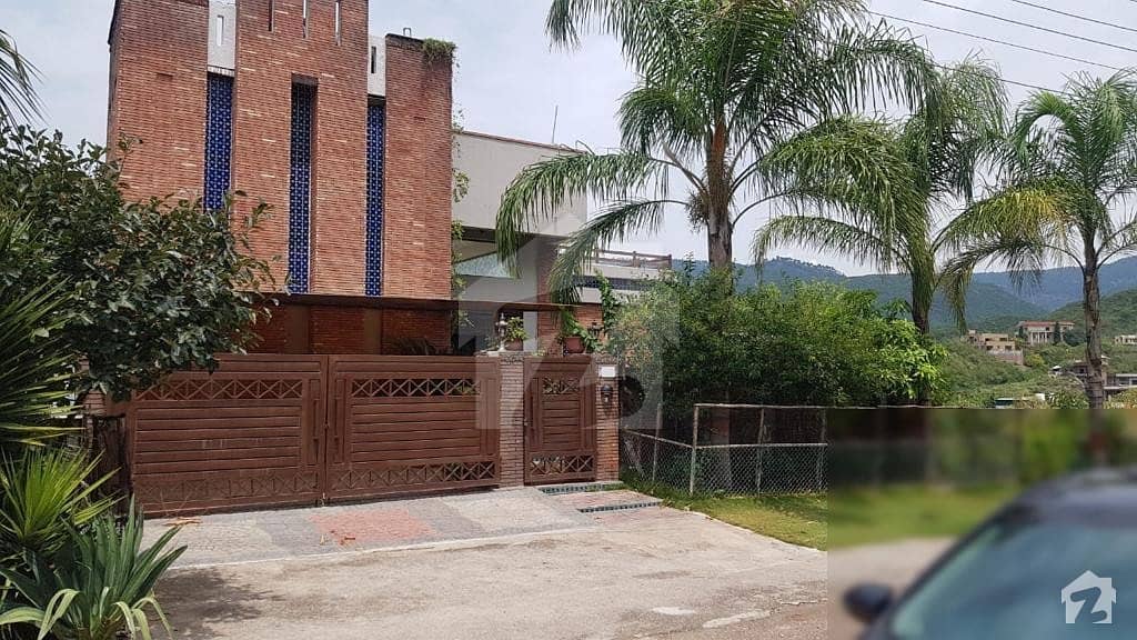Buy A Great 1 Kanal Farm House In A Prime Spot Of Islamabad