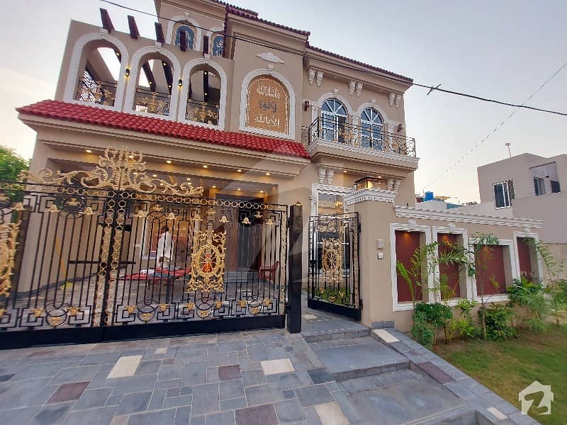 فارمانئیٹس ہاؤسنگ سکیم لاہور میں 5 کمروں کا 10 مرلہ مکان 2.45 کروڑ میں برائے فروخت۔
