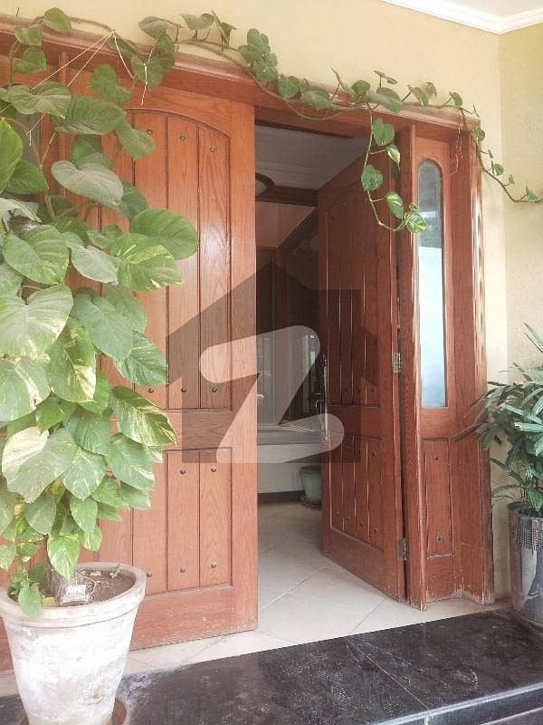 ای ۔ 11 اسلام آباد میں 6 کمروں کا 1.2 کنال مکان 9 کروڑ میں برائے فروخت۔ ای ۔ 11 اسلام آباد میں 6 کمروں کا 1.2 کنال مکان 9 کروڑ میں برائے فروخت۔