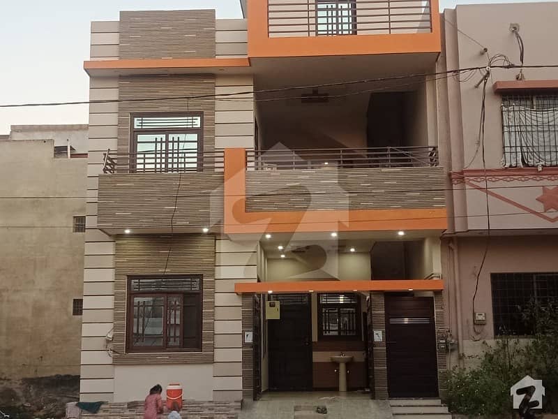 پولیس سوسائٹی کراچی میں 4 کمروں کا 5 مرلہ مکان 1.7 کروڑ میں برائے فروخت۔