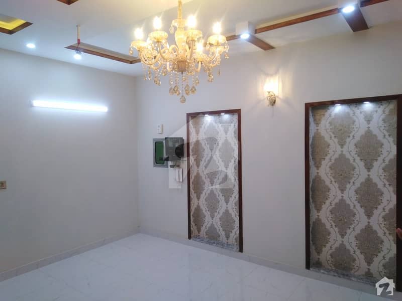 جوہر ٹاؤن فیز 2 - بلاک جے3 جوہر ٹاؤن فیز 2 جوہر ٹاؤن لاہور میں 4 کمروں کا 8 مرلہ مکان 1.7 کروڑ میں برائے فروخت۔