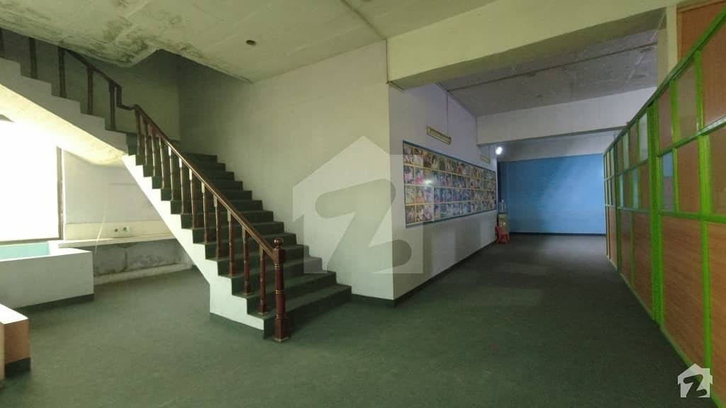 Commercial School Building  Available In Rs 300,000,000