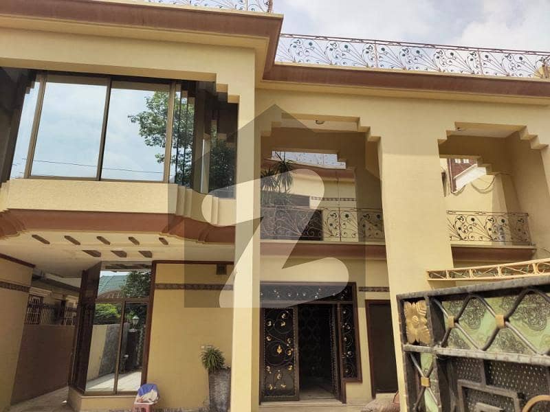 جوہر ٹاؤن لاہور میں 5 کمروں کا 1 کنال مکان 2.1 لاکھ میں کرایہ پر دستیاب ہے۔