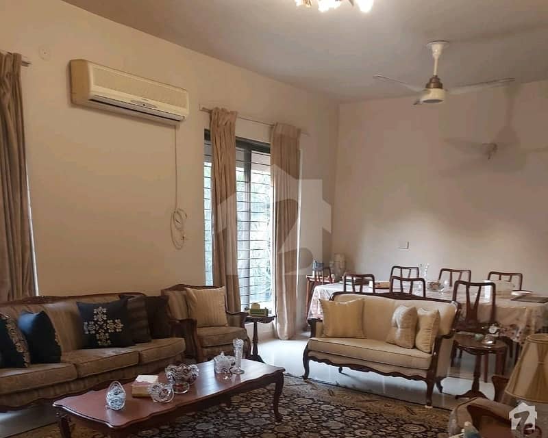 اویسیہ ہاؤسنگ سوسائٹی لاہور میں 3 کمروں کا 1 کنال مکان 3.2 کروڑ میں برائے فروخت۔