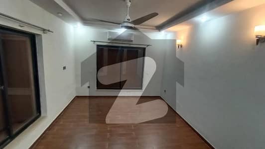 ڈی ایچ اے فیز 5 ڈیفنس (ڈی ایچ اے) لاہور میں 3 کمروں کا 1 کنال زیریں پورشن 1.1 لاکھ میں کرایہ پر دستیاب ہے۔