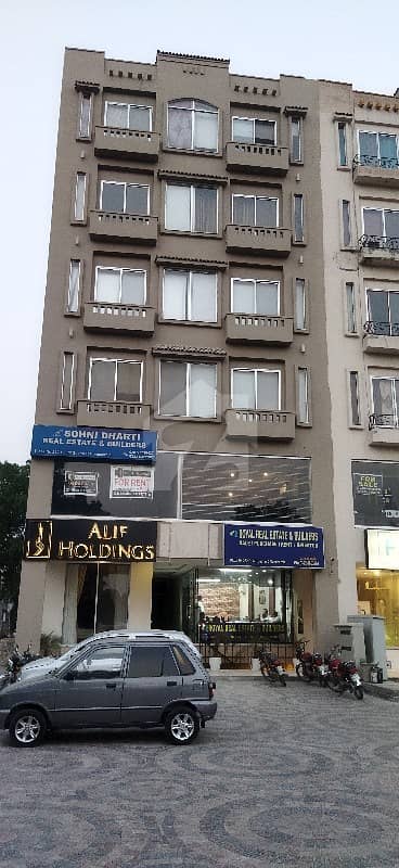 A Very Well Reputed Developers Built Flat In Bahria Town Lahore. this Flat Located In Lda Approved Area Tulip Block Facing Grand Masjid. Excellent Lift For 24 Hours Working. 520 Sqft Double Wide Open Flat. one Master Bed , Kitchen , Tv Lounge Room. Only Tran
