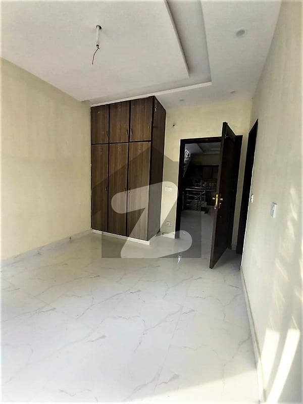 سپر ٹاون لاہور میں 3 کمروں کا 3 مرلہ مکان 1.25 کروڑ میں برائے فروخت۔