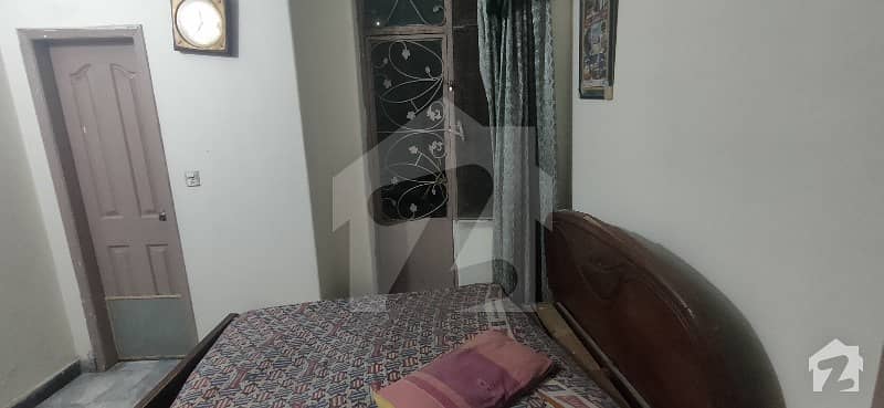 کمبو کالونی لاہور میں 2 کمروں کا 3 مرلہ بالائی پورشن 16 ہزار میں کرایہ پر دستیاب ہے۔