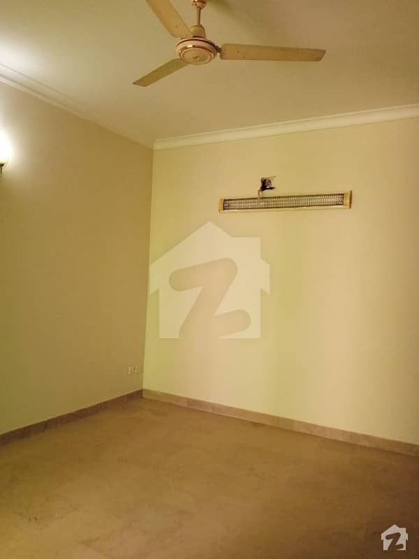 Islamabad F11 Markaz 3 Bedroom Apartment For Rent