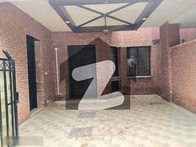 ویلینشیاء ہاؤسنگ سوسائٹی لاہور میں 3 کمروں کا 8 مرلہ مکان 70 ہزار میں کرایہ پر دستیاب ہے۔