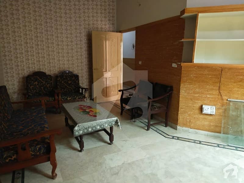 10 MarlaDouble Storey House For Rent Madina Town officer Colony 2