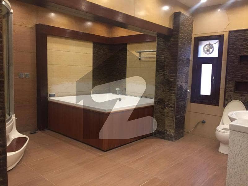 500 Sq Yard Upper Portion On Rent Neat Zamzama Park