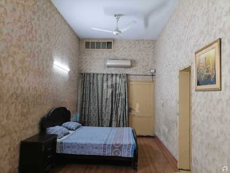 جلیل ٹاؤن گوجرانوالہ میں 1 کمرے کا 2 مرلہ مکان 20 لاکھ میں برائے فروخت۔