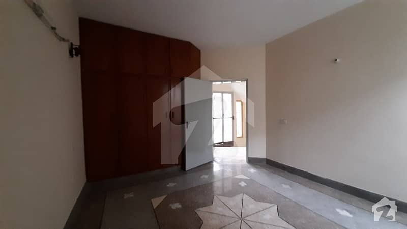 10 Marla Upper Portion In Beautiful Location Of Eden In Lahore