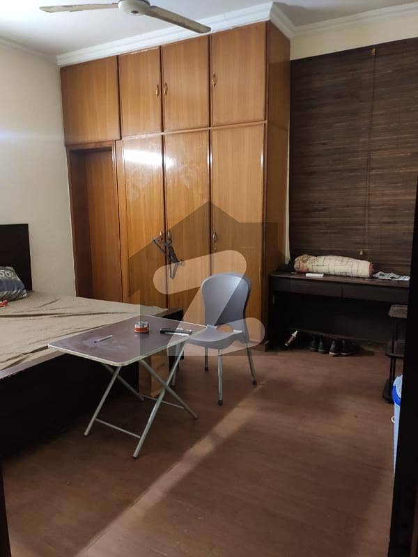 ڈی ایچ اے فیز 2 - بلاک وی فیز 2 ڈیفنس (ڈی ایچ اے) لاہور میں 3 کمروں کا 7 مرلہ مکان 62 ہزار میں کرایہ پر دستیاب ہے۔