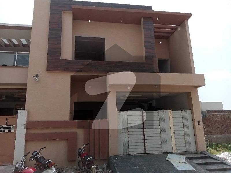 خیابانِ گارڈنز فیصل آباد میں 4 کمروں کا 5 مرلہ مکان 1.55 کروڑ میں برائے فروخت۔