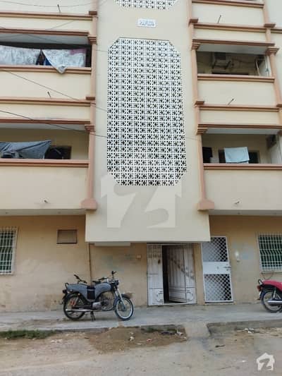 گلشنِ حدید - فیز 2 گلشنِ حدید بِن قاسم ٹاؤن کراچی میں 11 کمروں کا 6 مرلہ فلیٹ 4 کروڑ میں برائے فروخت۔