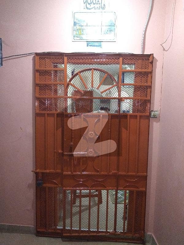 نشتر روڈ (لارنس روڈ) کراچی میں 3 کمروں کا 4 مرلہ فلیٹ 55 لاکھ میں برائے فروخت۔