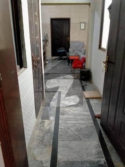 آئیڈیل ہومز لاہور میں 2 کمروں کا 4 مرلہ بالائی پورشن 18 ہزار میں کرایہ پر دستیاب ہے۔