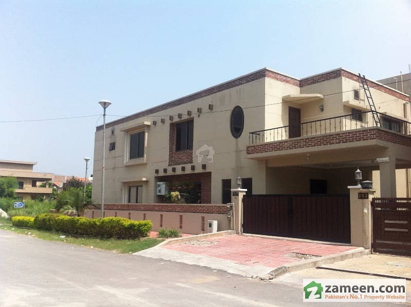 1 Kanal Most Beautiful Upper Portion With Separate Gate & Servant Qatar In E-11