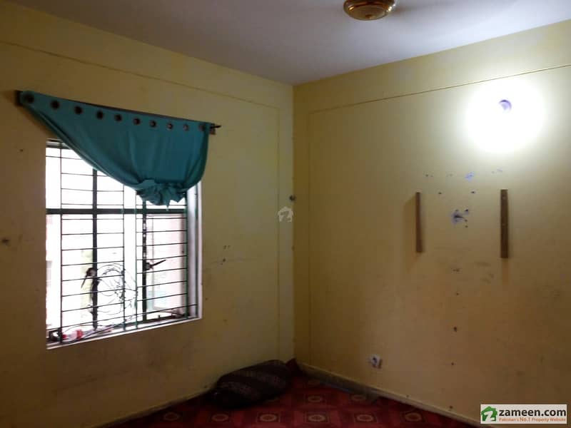 Flat For rent inLDA labour colony