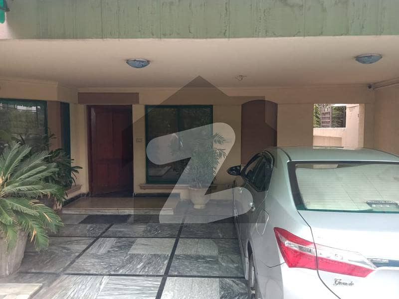ایڈن کینال ولاز ایڈن لاہور میں 4 کمروں کا 1.15 کنال مکان 3.8 کروڑ میں برائے فروخت۔