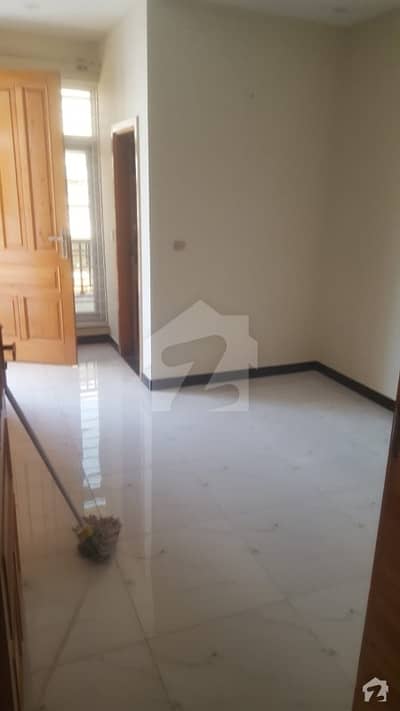 F-11  Out class Upper Portion 3 Bed 3bath