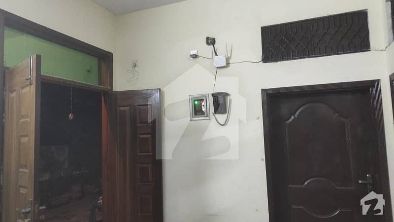 سلامت پورہ لاہور میں 7 کمروں کا 10 مرلہ مکان 1.8 کروڑ میں برائے فروخت۔