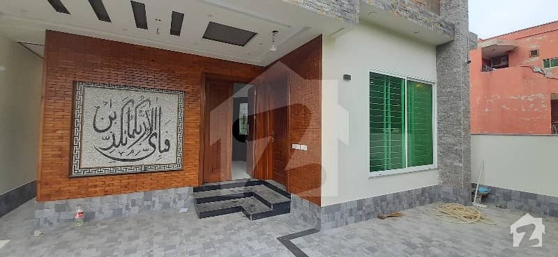 واپڈا سٹی فیصل آباد میں 5 کمروں کا 10 مرلہ مکان 2.95 کروڑ میں برائے فروخت۔