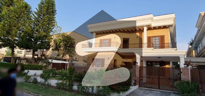 ایف ۔ 11/3 ایف ۔ 11 اسلام آباد میں 6 کمروں کا 1 کنال مکان 9.7 کروڑ میں برائے فروخت۔ ایف ۔ 11/3 ایف ۔ 11 اسلام آباد میں 6 کمروں کا 1 کنال مکان 9.7 کروڑ میں برائے فروخت۔