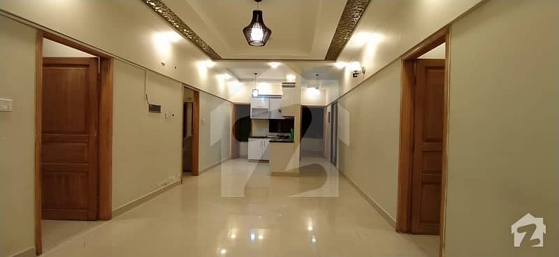 گلستان جوہر - بلاک 10-A گلستانِ جوہر کراچی میں 3 کمروں کا 8 مرلہ فلیٹ 45 ہزار میں کرایہ پر دستیاب ہے۔
